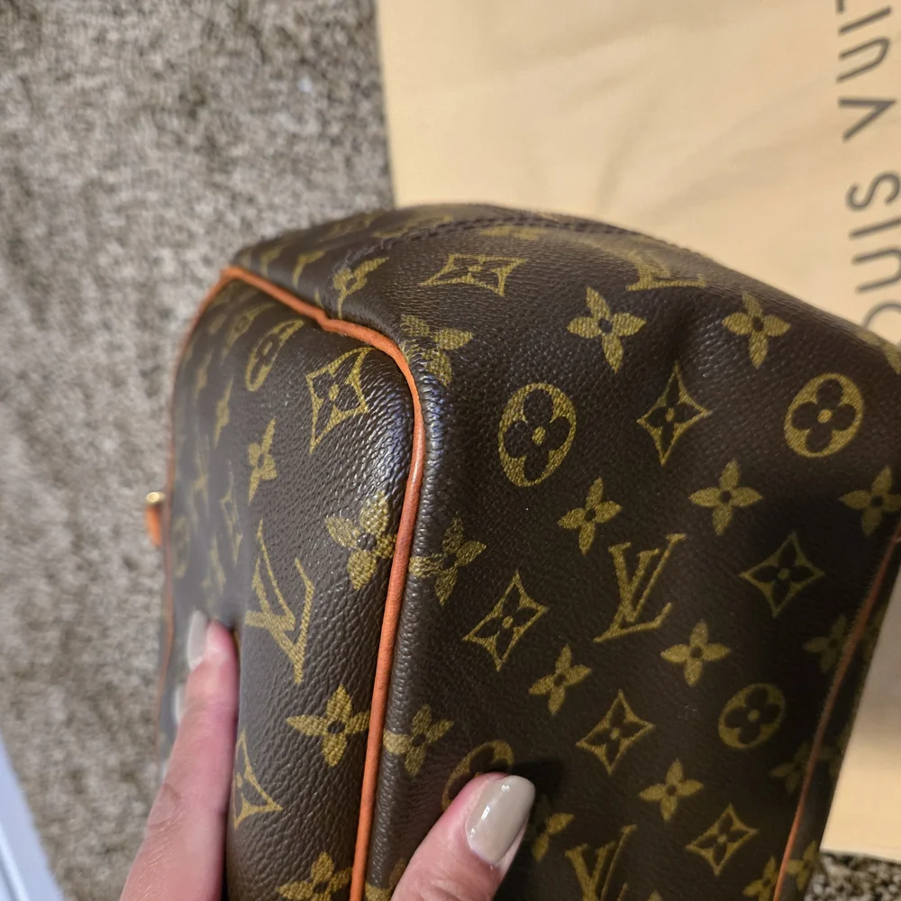 Authentic Louis Vuitton Deauville Monogram Canvas Handbag - Picture 5 of 16